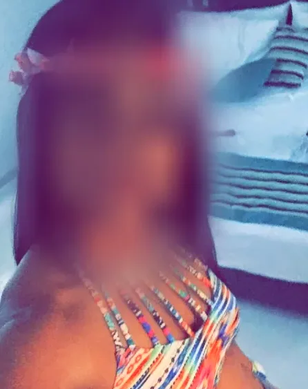 Alexandra, 35