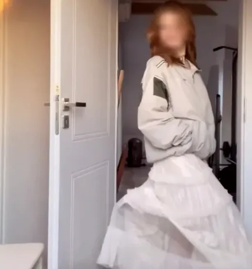 Claudia, 20