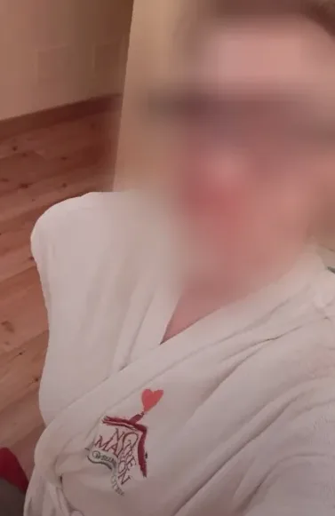 Elena, 40