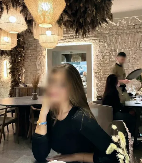 Elif, 25