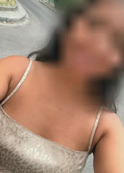 Julia, 37