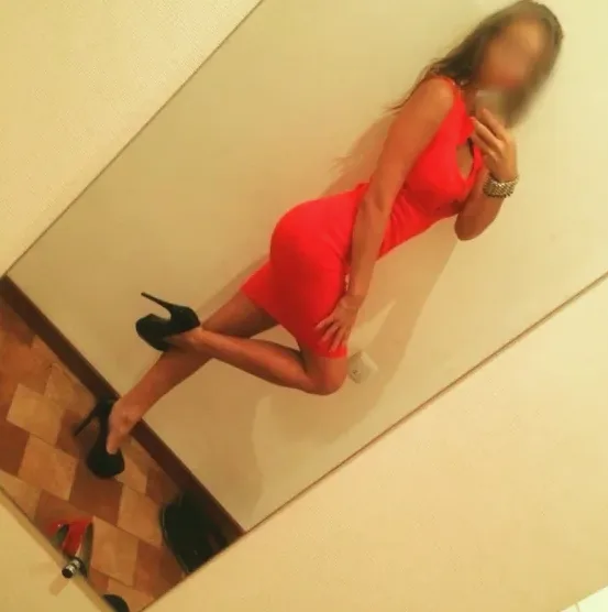 Rosa, 28