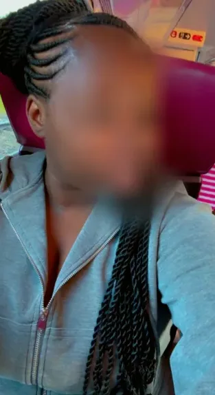 Simone, 21