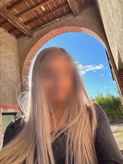 Yvonne, 28